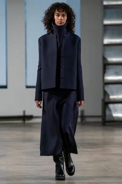 Look 15